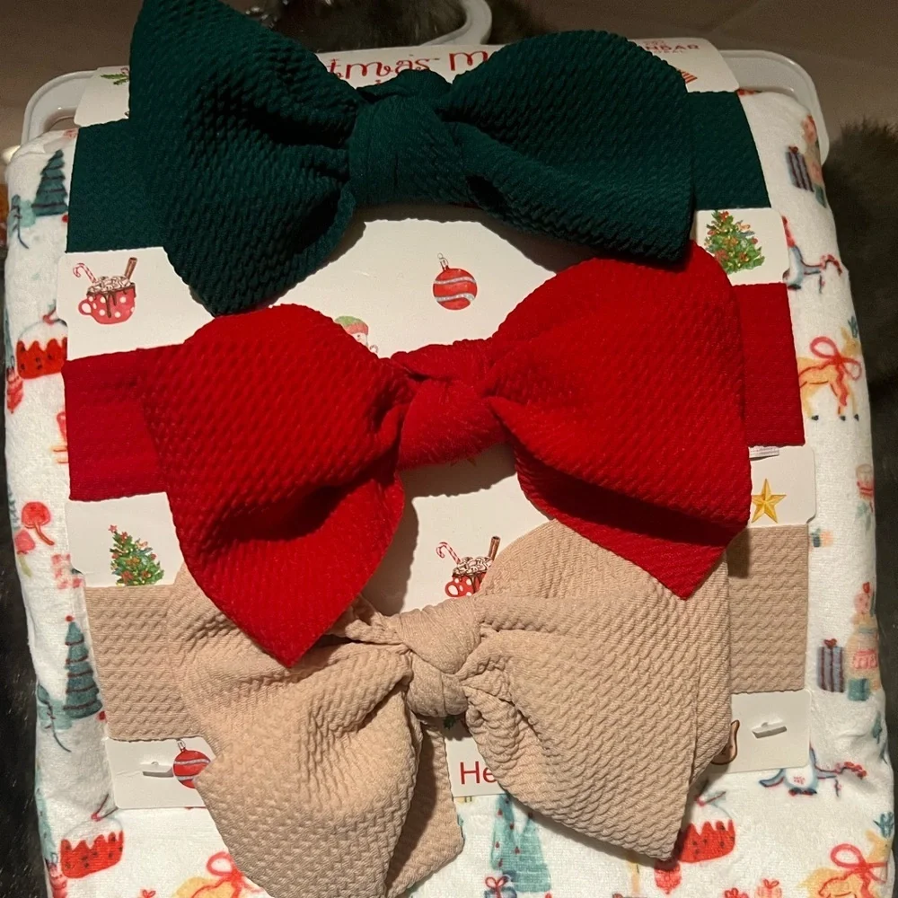 Christmas Baby Blanket with 3 Matching Headbands. NWT